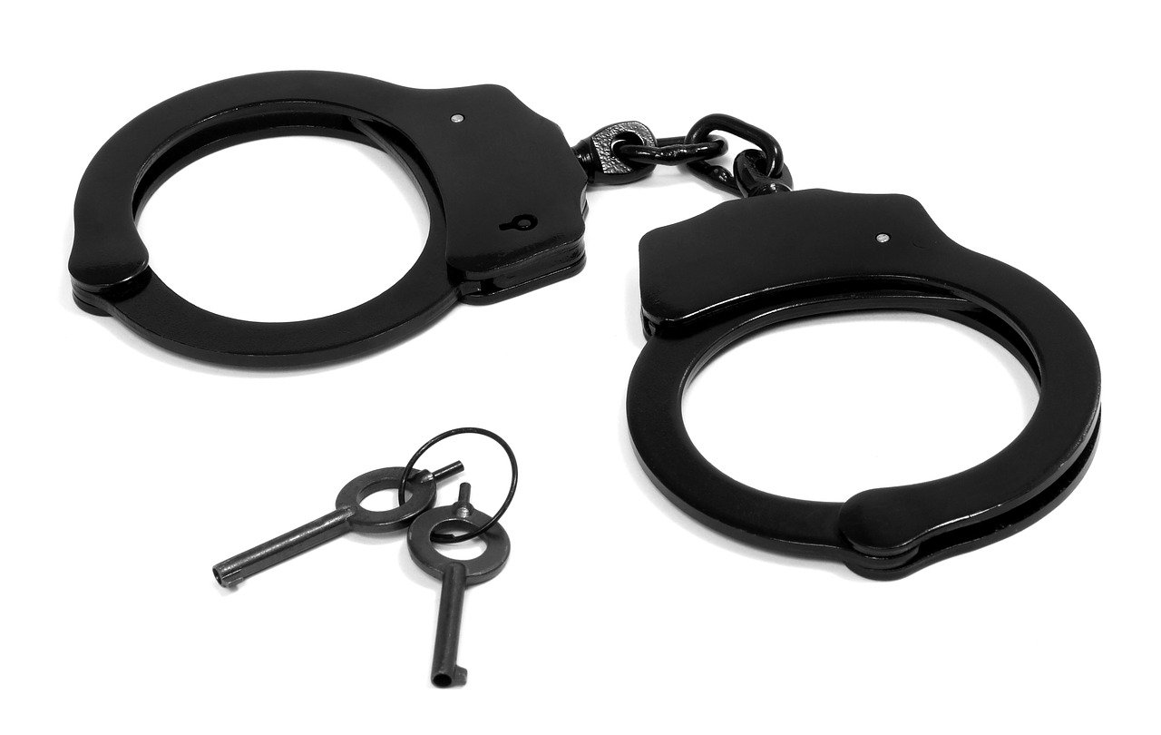 handcuffs-2202224_1280 VVG. § 204 per Anwalt?
